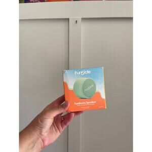 NWT Bluetooth waterproof speaker